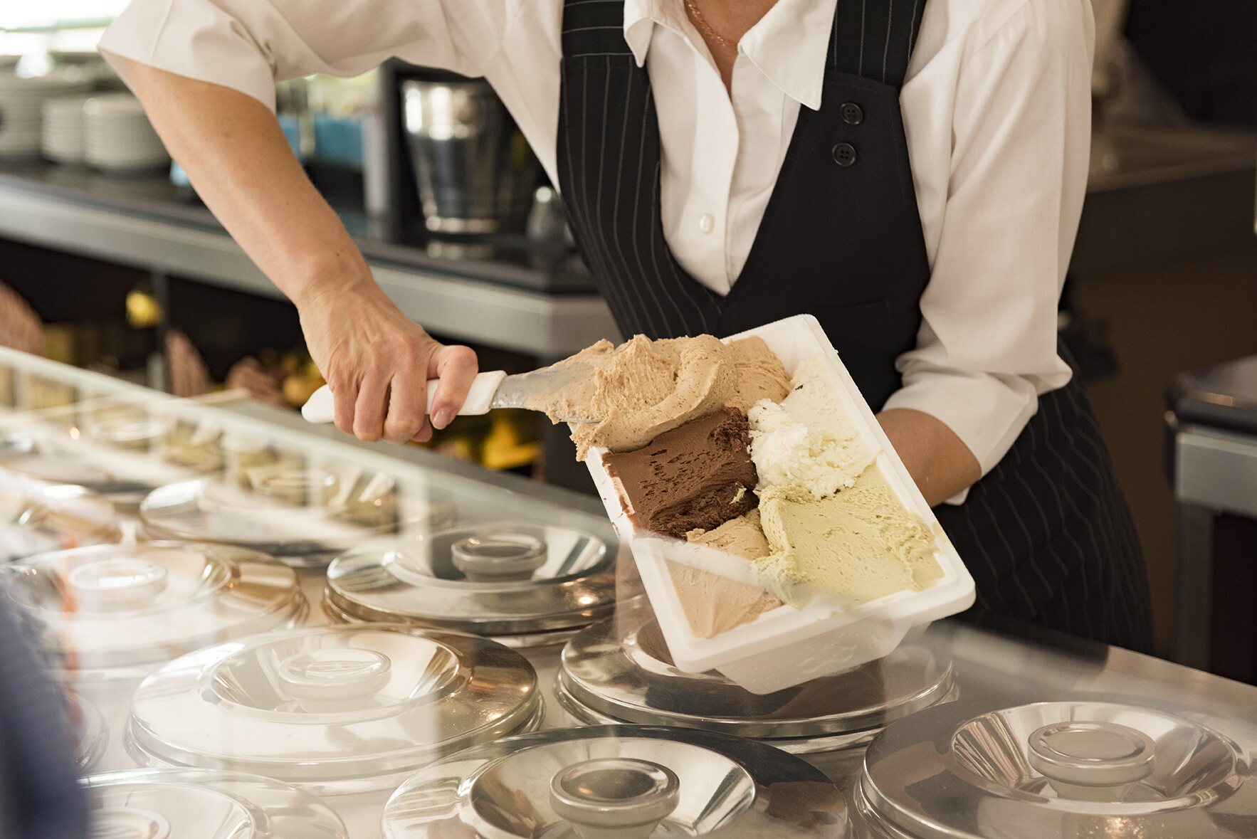 Gelato artigianale Bar Fiamma preparato al banco